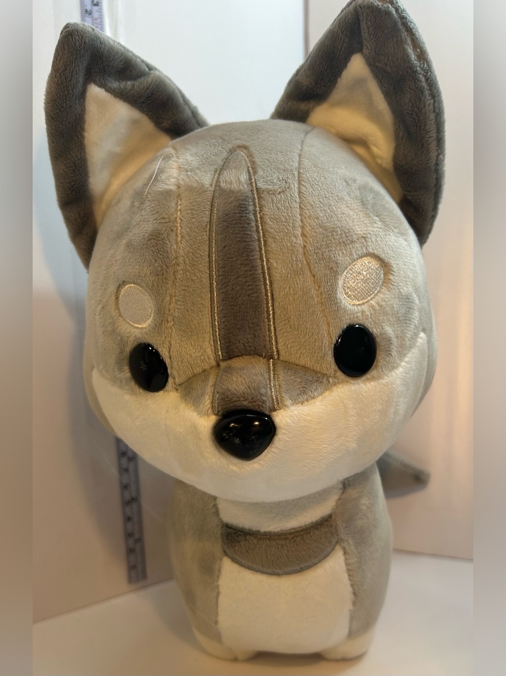 Bellzi Wolfi Gray Wolf Plush Stuffed Animal Toy Kawaii Gold Crest Embroidery